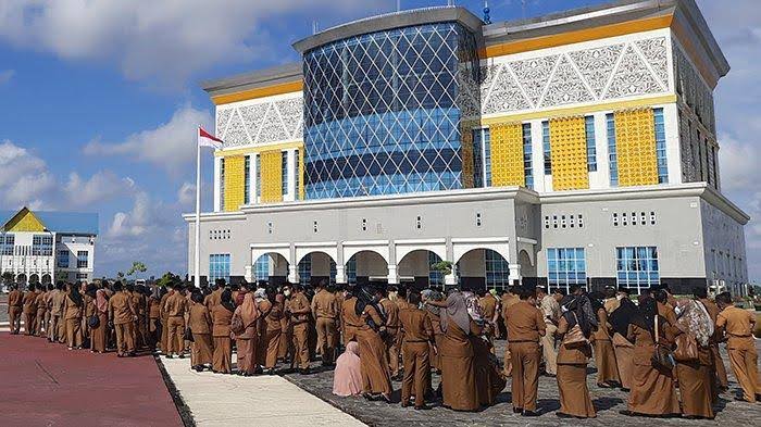 Ilustrasi ASN Pemko Pekanbaru wajib kembali bertugas besok (foto/int)